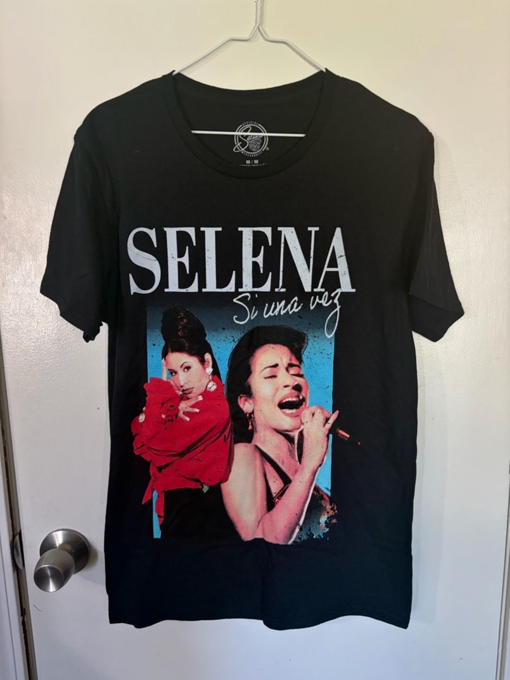 Women's Medium Selena "Si Una Vez" Graphic Tee Black with Red & Blue Print Tote1